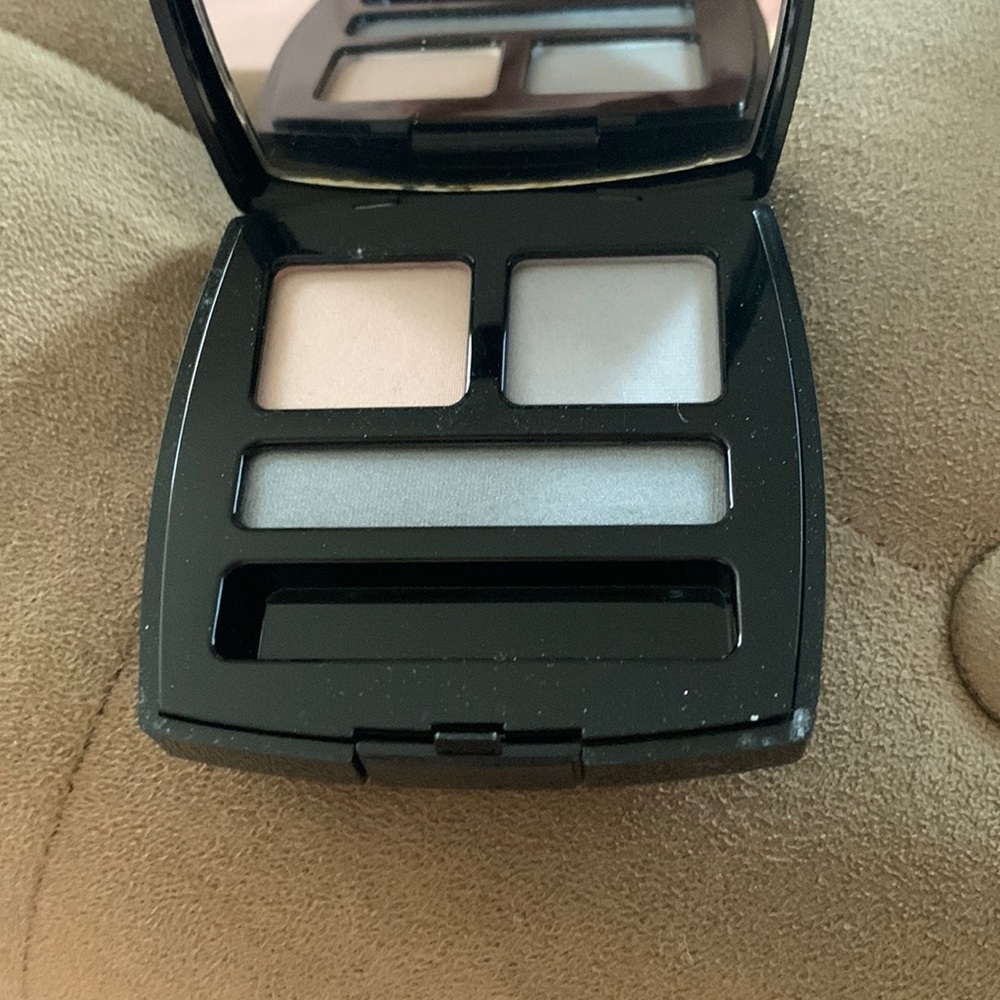 CHANEL trio eyeshadow palette